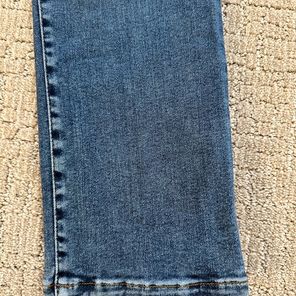Good American Pull On Straight Leg Blue Jeans - Picture 4 of 8
